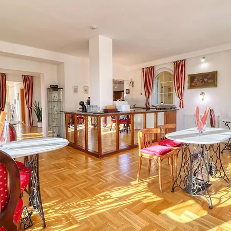 Panorama Bed & Breakfast 3*